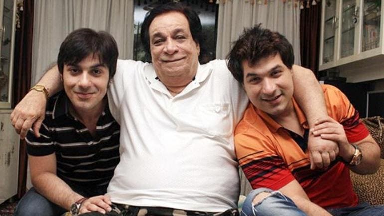 Kader Khan's photo with two Sons | Identifying from left side, the first one is Shahnawaz Khan, second one is Kader Khan himself, third one is Sarfaraz Khan.